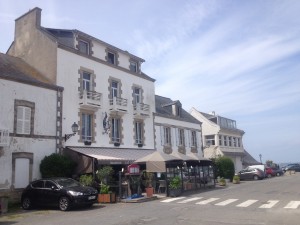 Quayside restaurants. Piriac