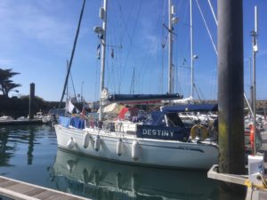 Port Joinville marina, with washing!