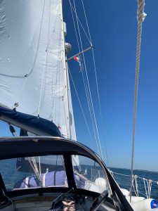 Sailing again at 7 - 8  knots!